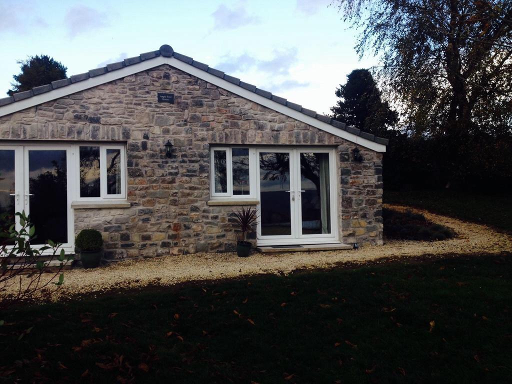 Apple Tree House Hotel Redhill  Exterior photo